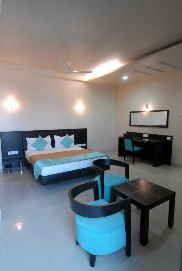 Hotel Western Inn Vasai Dış mekan fotoğraf